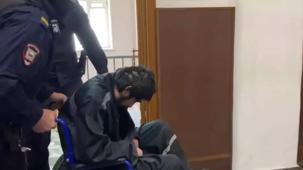 Мухаммадсобира Файзова* привезли в суд на инвалидном кресле. Фото: Суды общей юрисдикции города Москвы (скриншот)