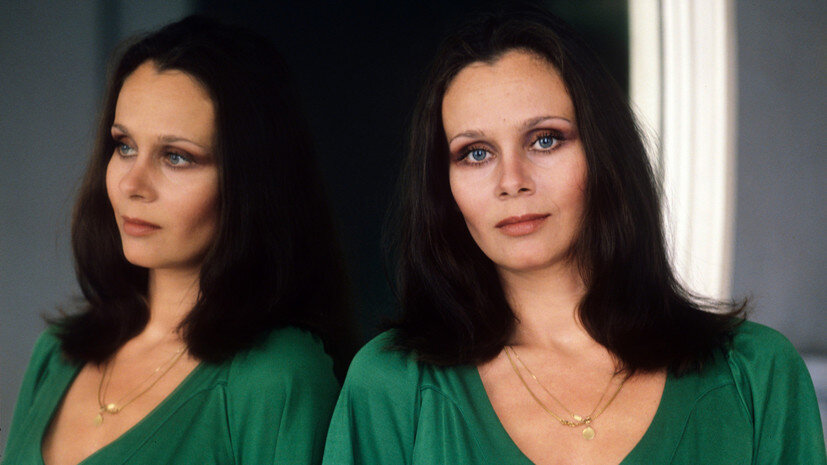     «В её глазах вспыхивали огоньки безумства. Это означало, что она по-прежнему верит в себя, не собирается сдаваться и плыть по течению, а постарается доказать… что способна сыграть роли намного интереснее и сложнее, чем ей предлагают», — писал о Полищук журналист Варлен Стронгин globallookpress.com Russian Look