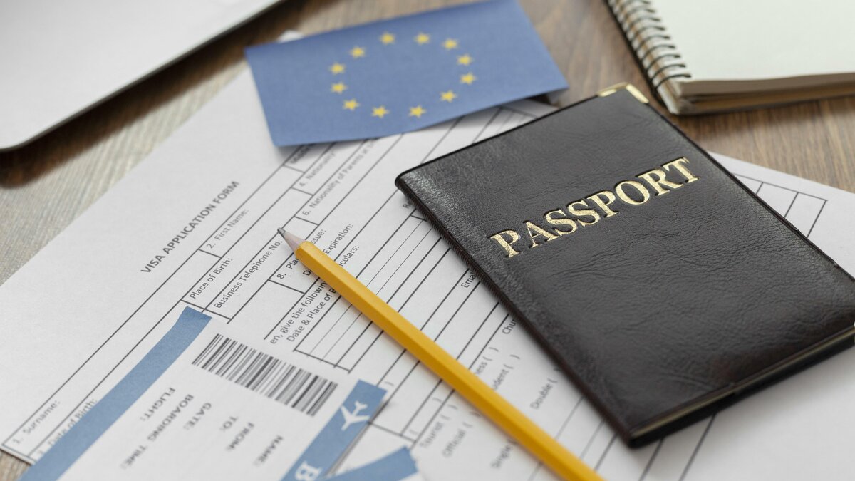     Источник: https://freepik.com/free-photo/visa-application-europe-arrangement_18895450.htm