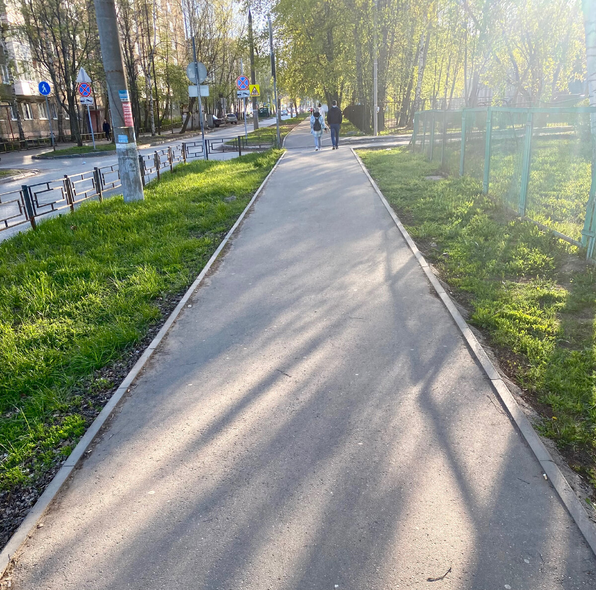 Вчера вообще вышла без телефона, так что вместо свежего фото площадки - дорога до площадки😅