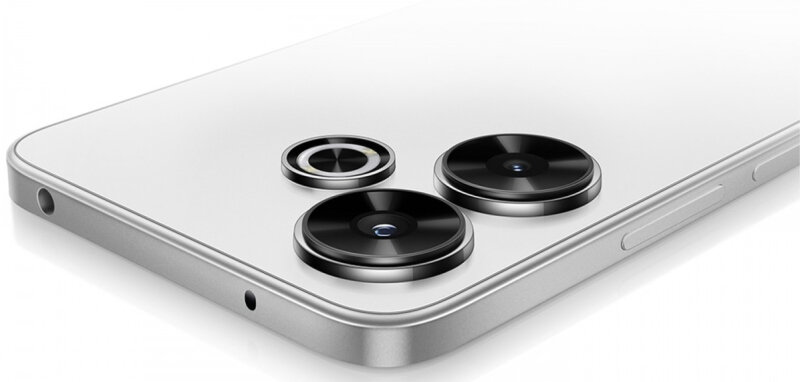 На тыльной панели размещена камера с основным 50-мегапиксельным сенсором