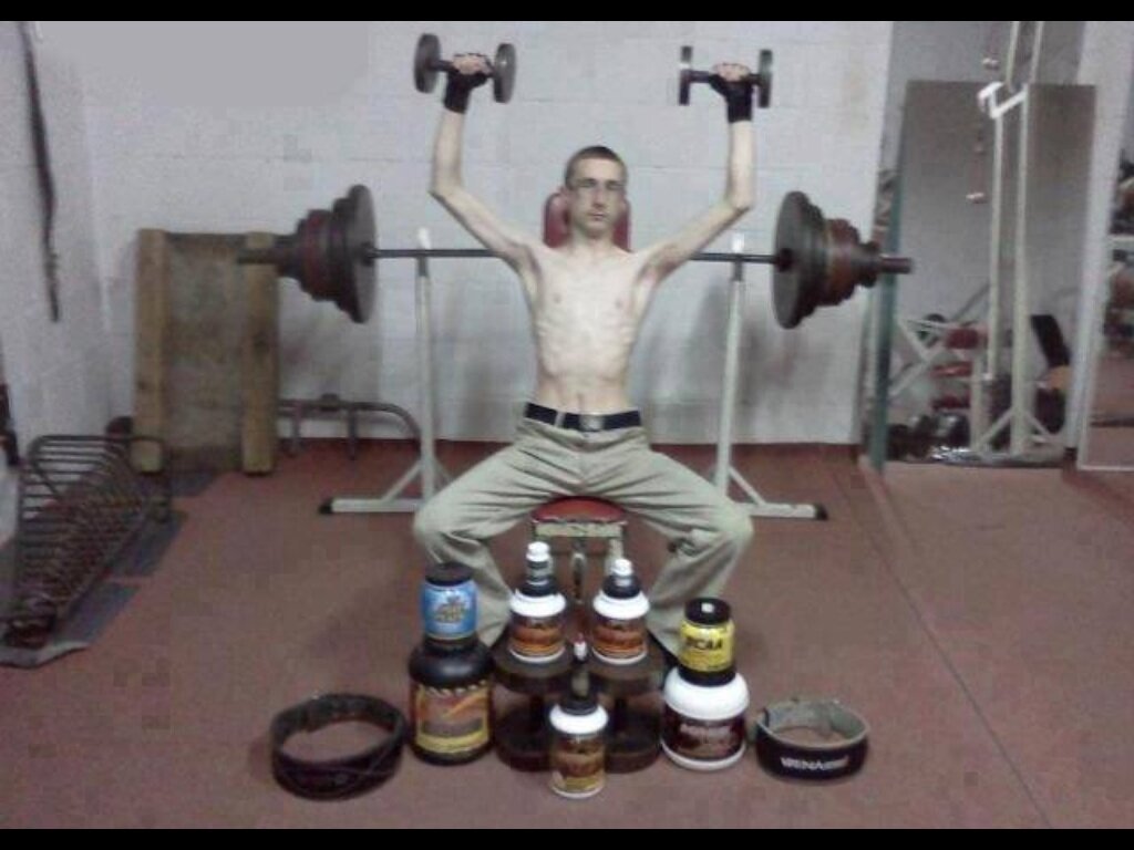 жим лежа, жим гантелей сидя, потом протеин, креатин и гейнеры) такой правильный комплекс тоже делают слушатели "гуру" фитнеса))