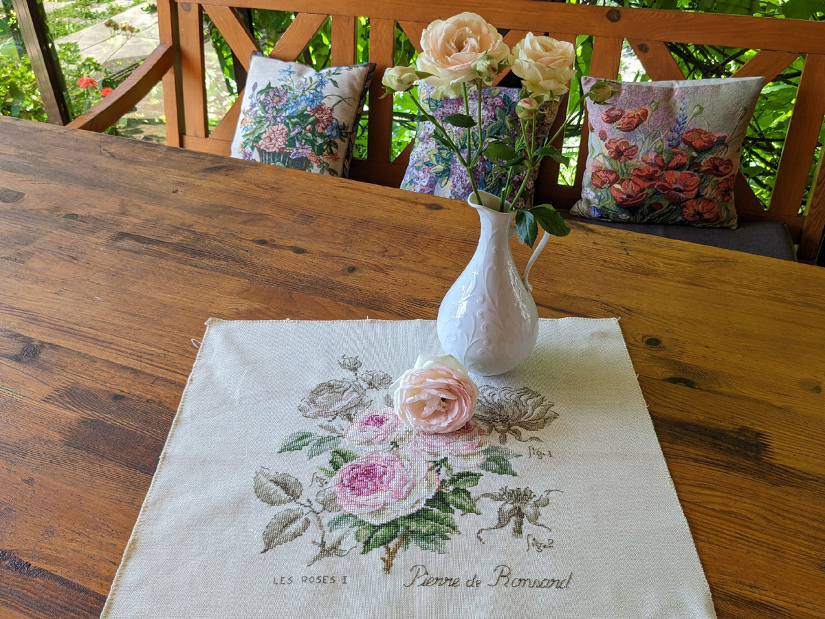 Как раз к моменту цветения розы-любимицы