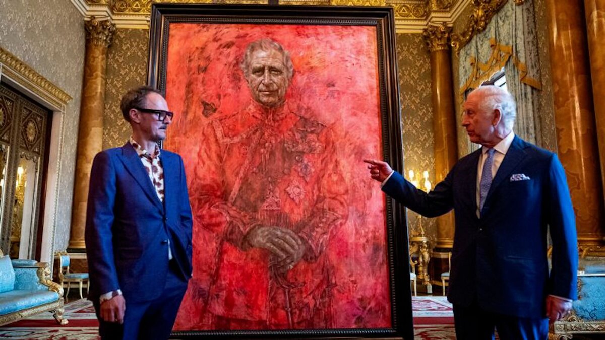 В Букингемском дворце представлен первый официальный портрет короля Чарльза III после его коронации. Портрет создан британским художником Джонатаном Йео.
