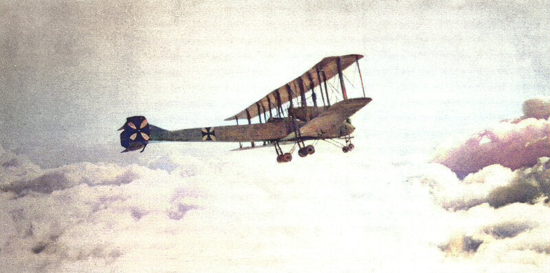 VGO II в полете, 5 ноября 1915 года. Пройдет два года и немецкие авиаконструкторы вернуться к пятимоторной схеме на своем самом большом бомбардировщике.