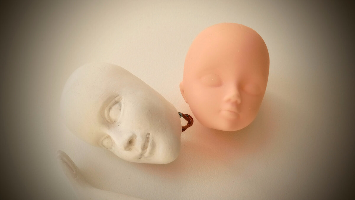 Самоотвердевающая полимерная глина подходит для создания кукол и сувениров 