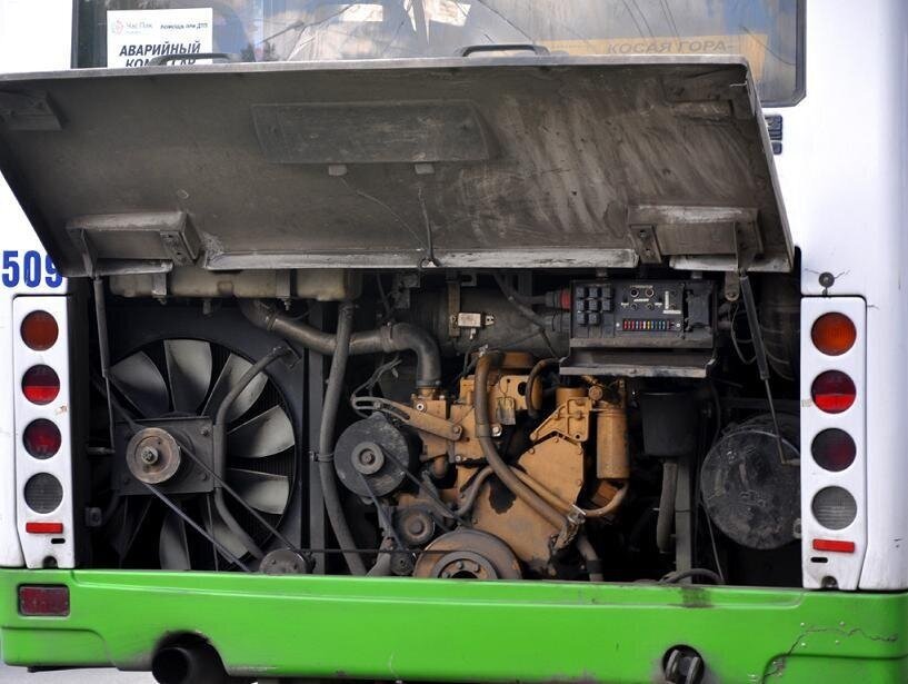 Где находится двигатель у автобуса