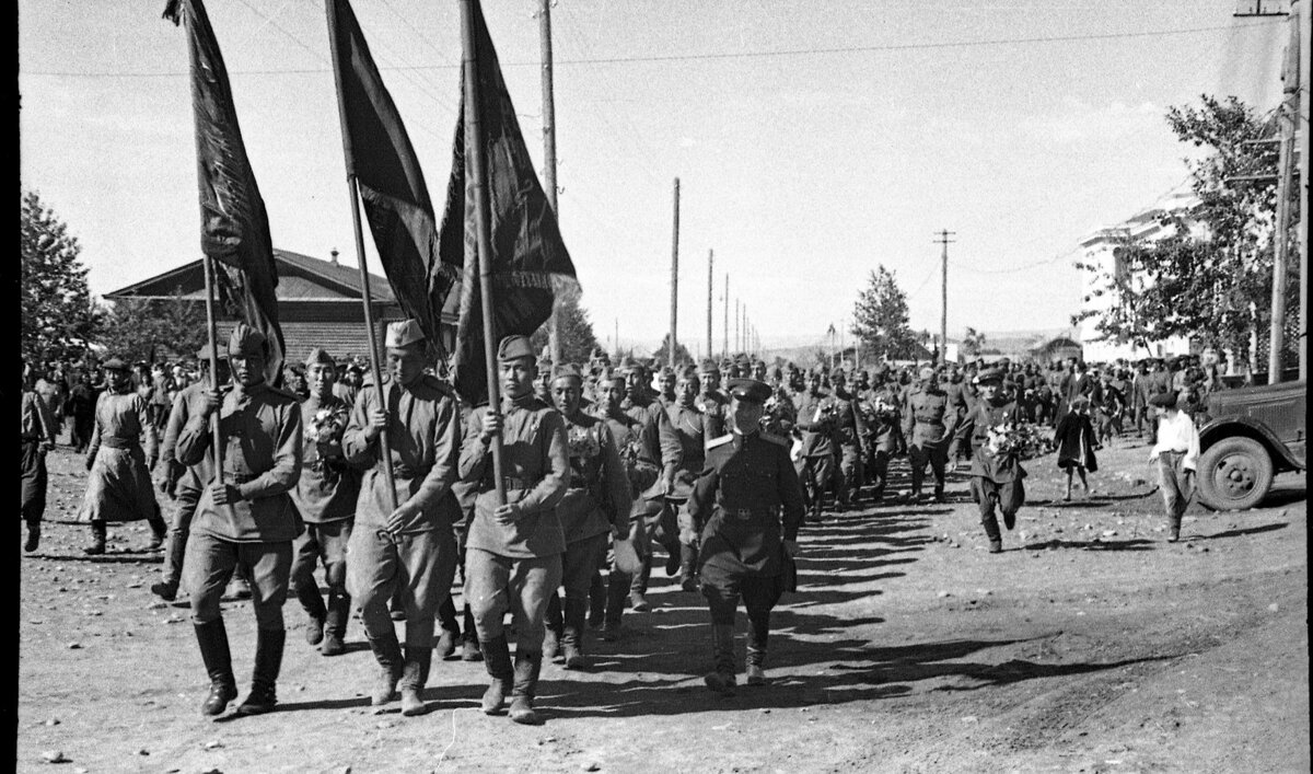 После нападения фашистской Германии на Советский Союз, Тува, которая тогда была независимым государством, первой объявила Гитлеру войну.