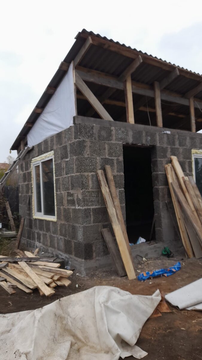 Крышу супруг сделал сам