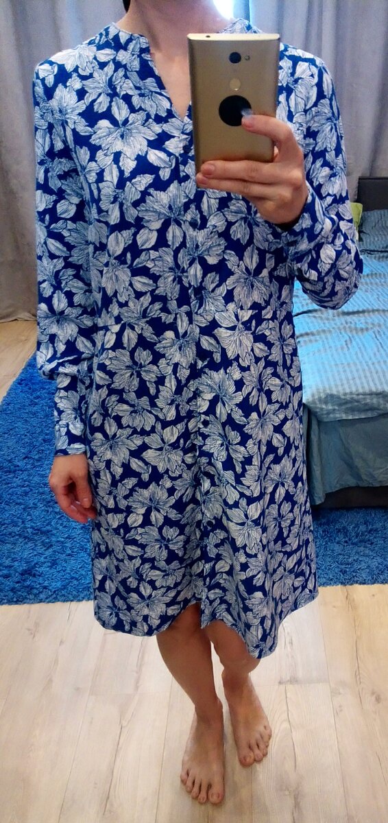 Фото мое. Платье НЕчерное)) и даже с цветами))