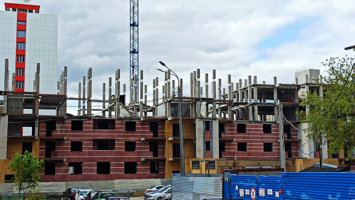 Так выглядит сейчас замороженная ещё в нулевых стройка