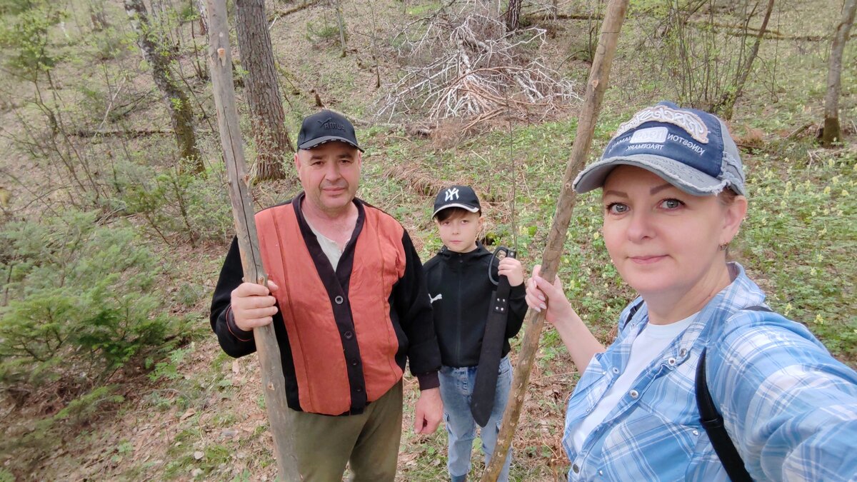 Группа путешественников, как нас назвала нейросеть.