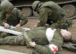 Как оказать первую медицинскую помощь при осколочном ранении солдата