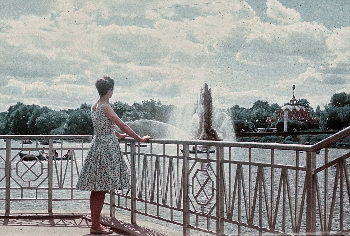 Нальчикский сквер и фонтан «Золотой колос», архивный фотоматериал