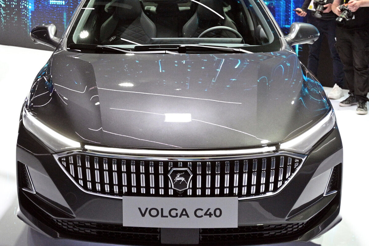 Новый автомобиль Volga C40 в павильоне марки на выставке IX конференции «Цифровая индустрия промышленной России» в Нижнем Новгороде    📷