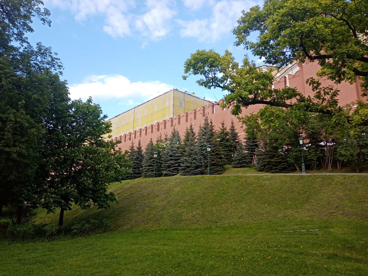 Это же место сегодня, май 2024 года. Фото автора.