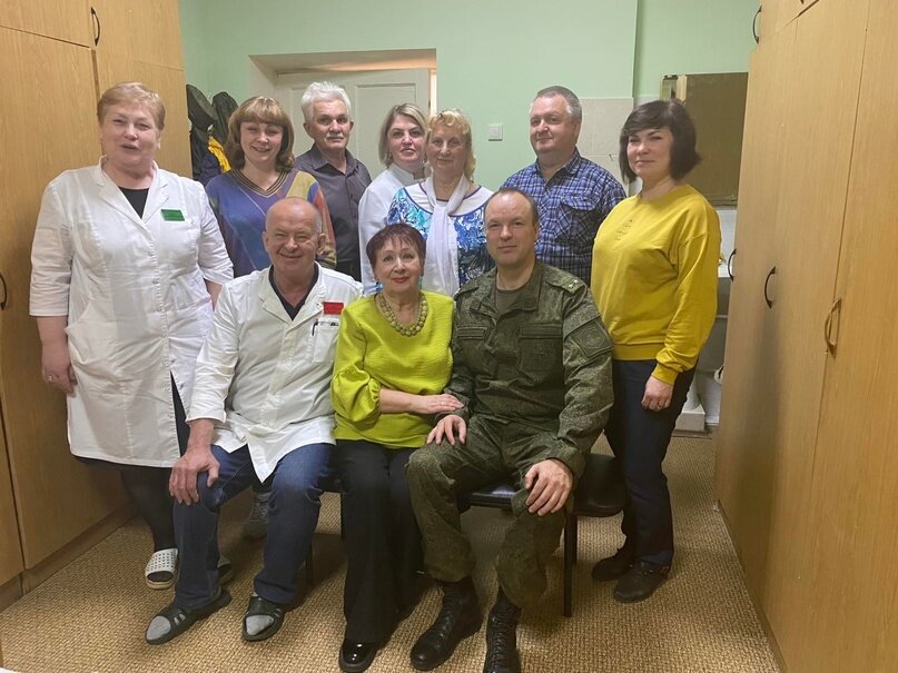 Балахнинцы и сотрудники госпиталя.