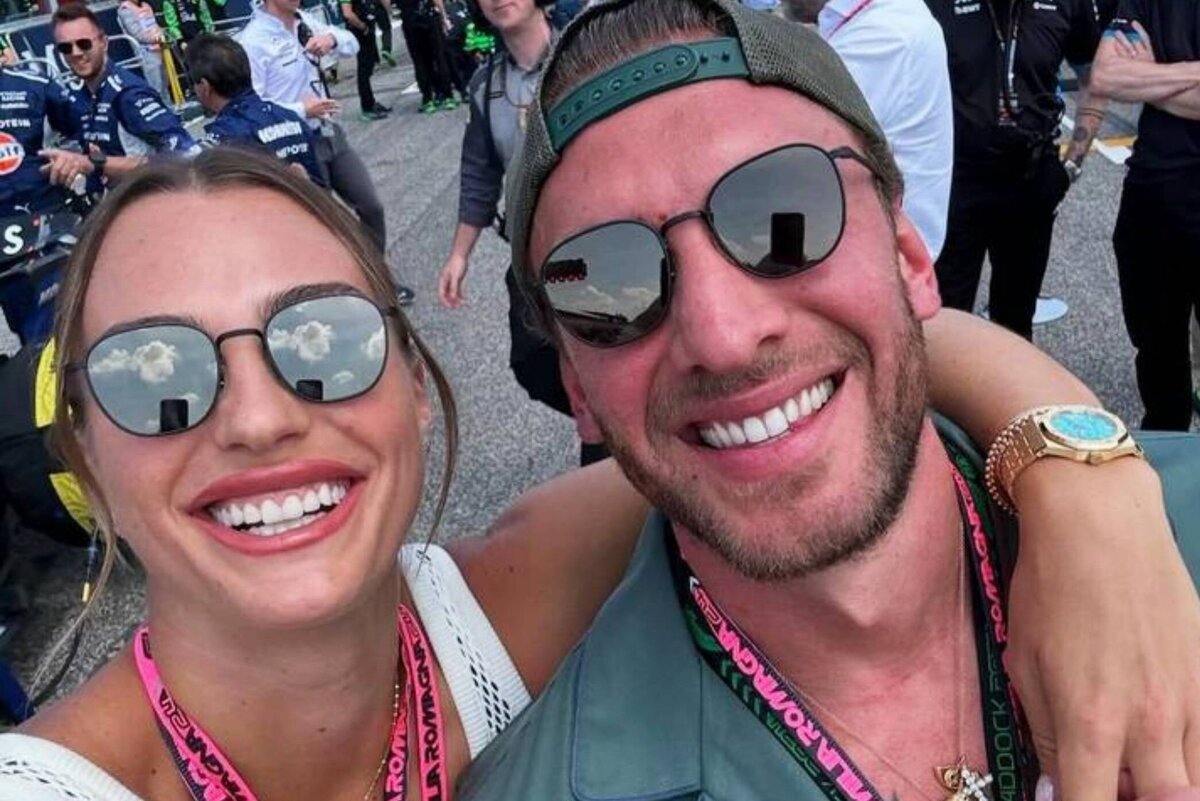     Живущая в США Арина Соболенко после гибели бойфренда из России рассекретила роман с женатым автогонщиком