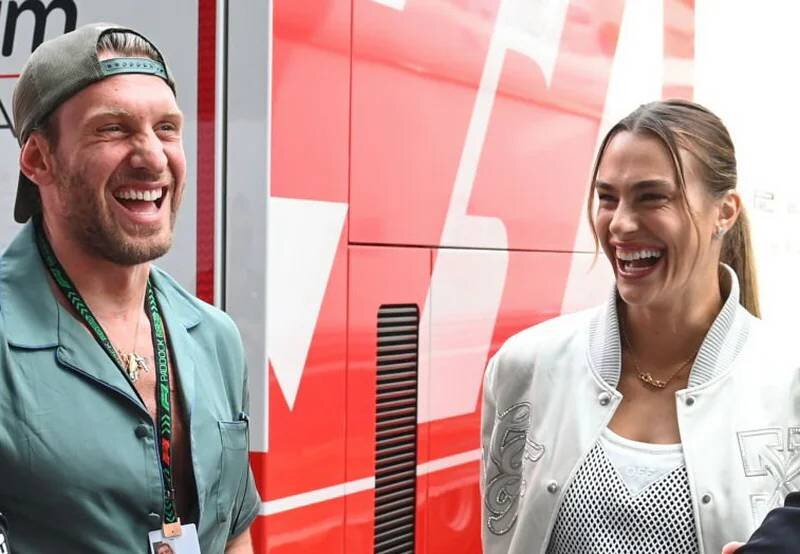    Георгиос Франгулис и Арина СоболенкоСоцсети