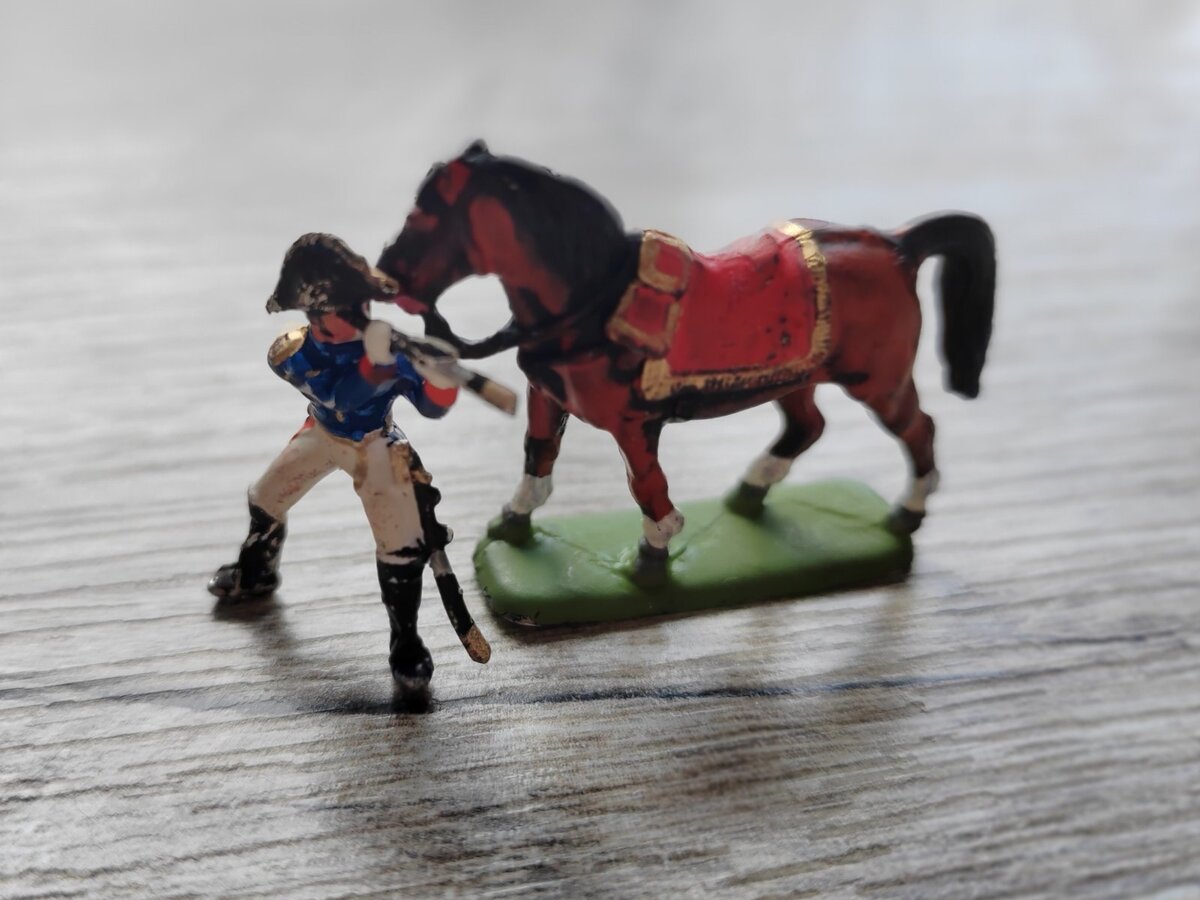 Солдатик размером 2 см, зато все детали как в оригинале