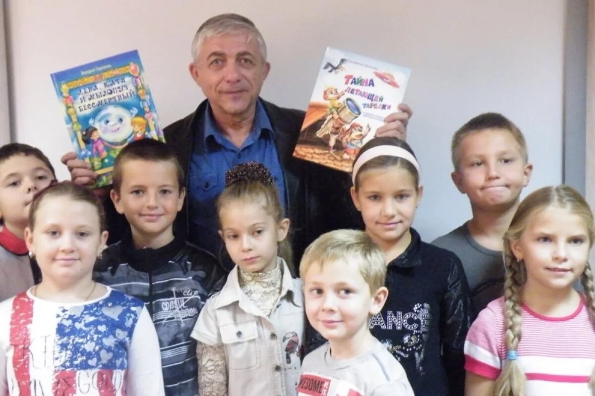    Донести своё творчество до маленьких читателей и сейчас не так-то просто, считает автор множества детских книг. Донести своё творчество до маленьких читателей и сейчас не так-то просто, считает автор множества детских книг.
