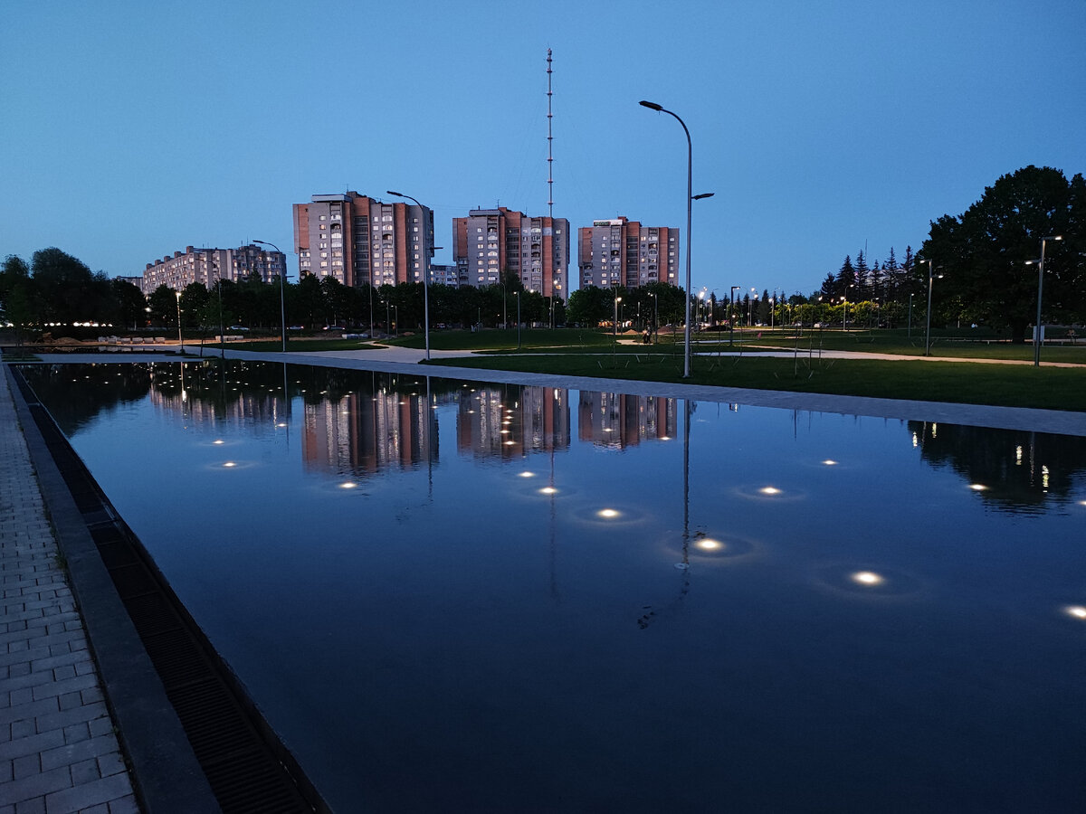 Водная гладь возле Циолковского и Дома учёных