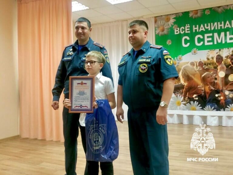    Поскользнулась и упала в воду. Девятилетний оренбуржец спас девочку в Петербурге Кристина Просвиркина