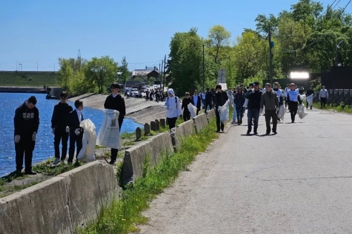    На берегу Волги в Ульяновске собрали 50 мешков мусора