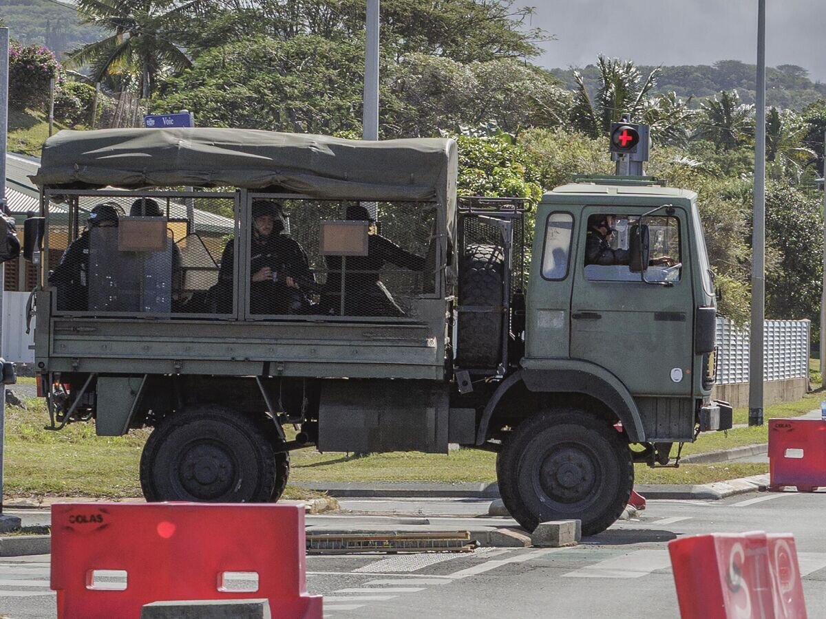   Французские жандармы в Нумеа, Новая Каледония© AP Photo / Cedric Jacquot