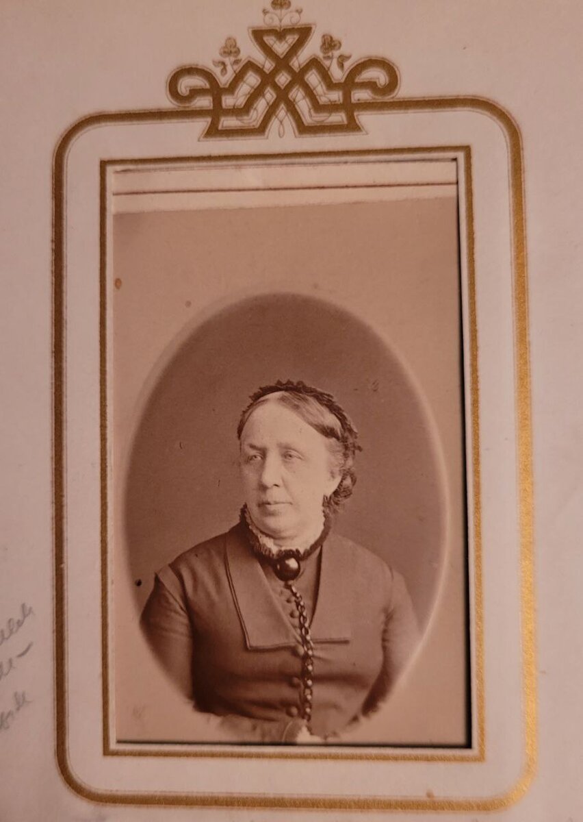 Наталья (Наташа в дневнике) Юрьевна Арсеньева (урожд. Долгорукая), дочь Ю.А. и Е.П. Долгоруких. Фотография из личного архива Петровых-Арсеньевых