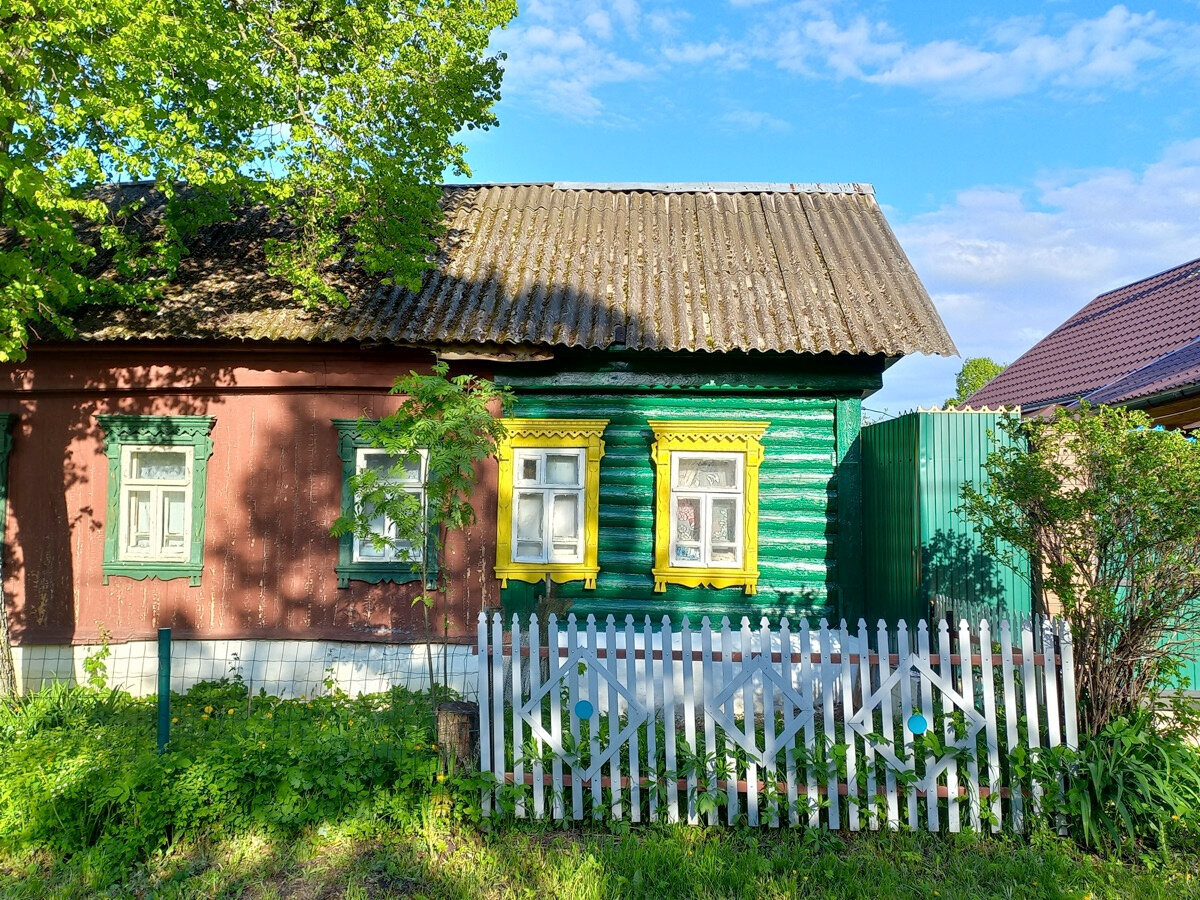 Центр Тарусы — это маленькие живописные разноцветные домики