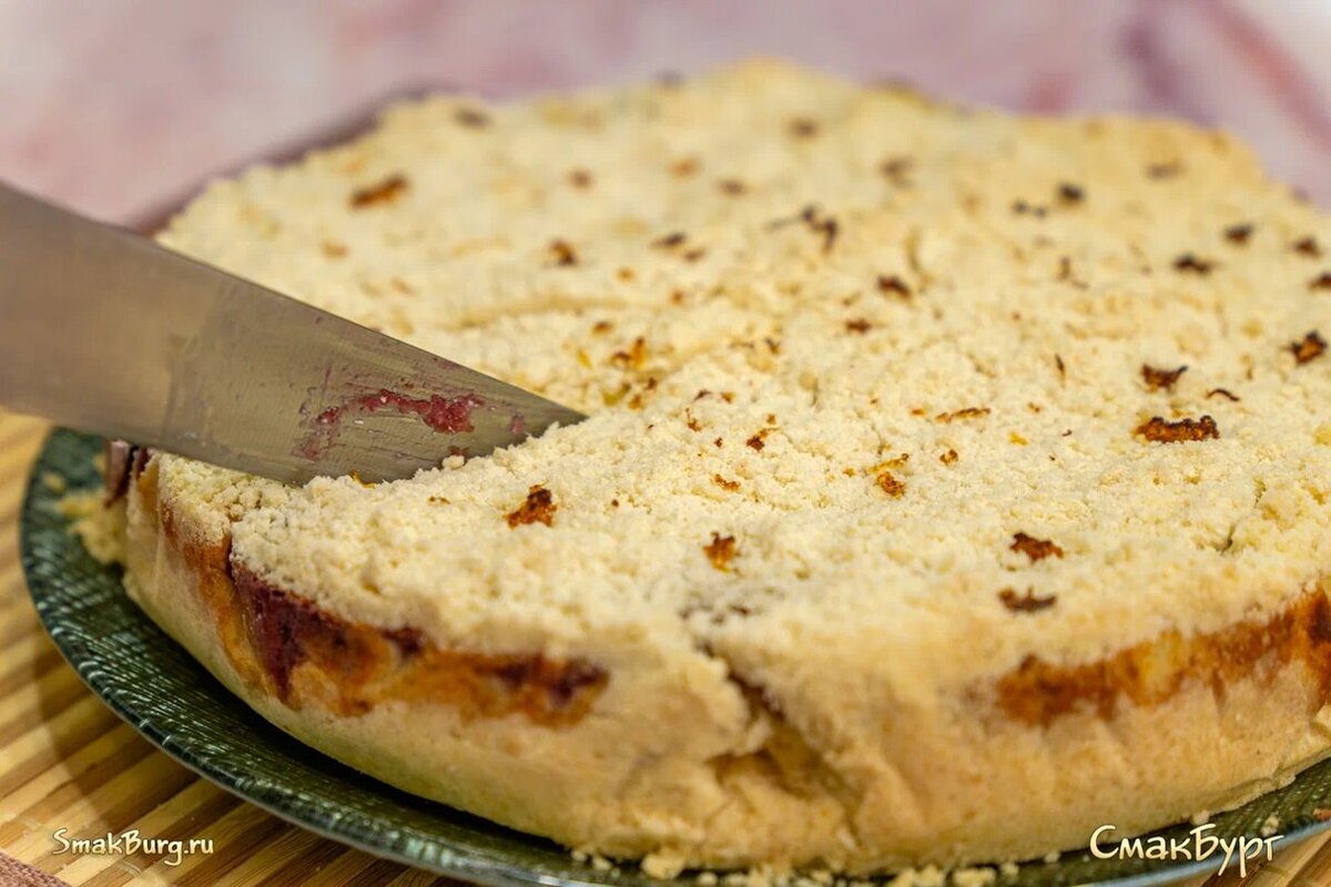 Осталось только разрезать готовый нежнейший десерт на порционные кусочки и подавать на стол. На радость всем домашним!