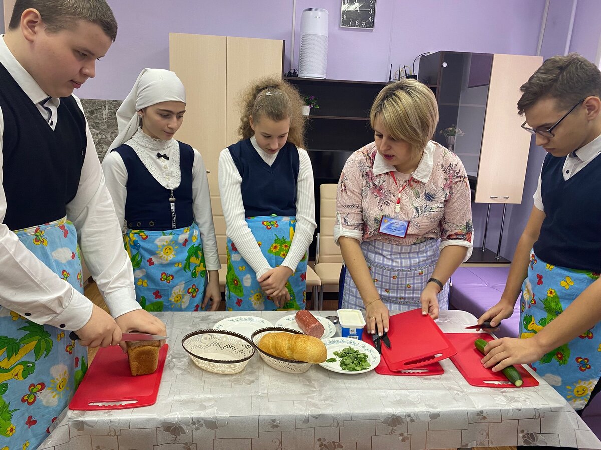 Домашние обязанности ребенка: должны ли дети помогать родителям? |  Минпросвещения России | Дзен