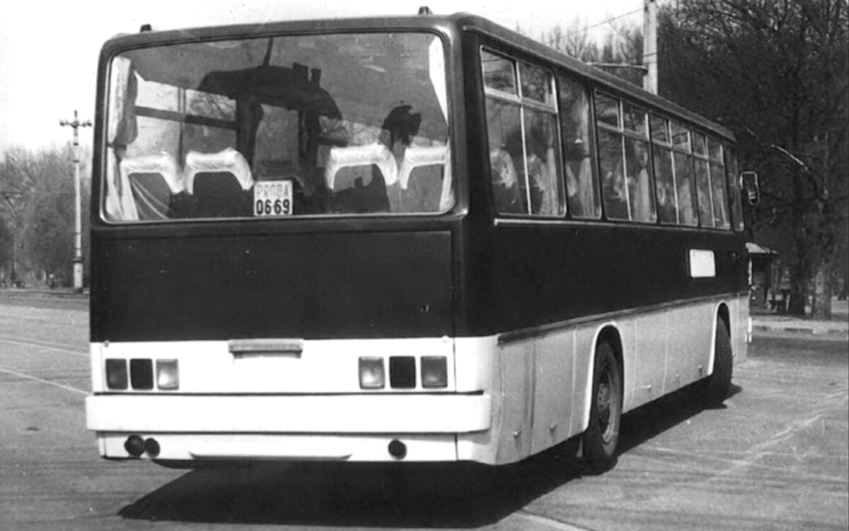▲ Ikarus 252.K1 в Венгрии. Место и дата съёмки неизвестны. Предположительно начало 70-х.