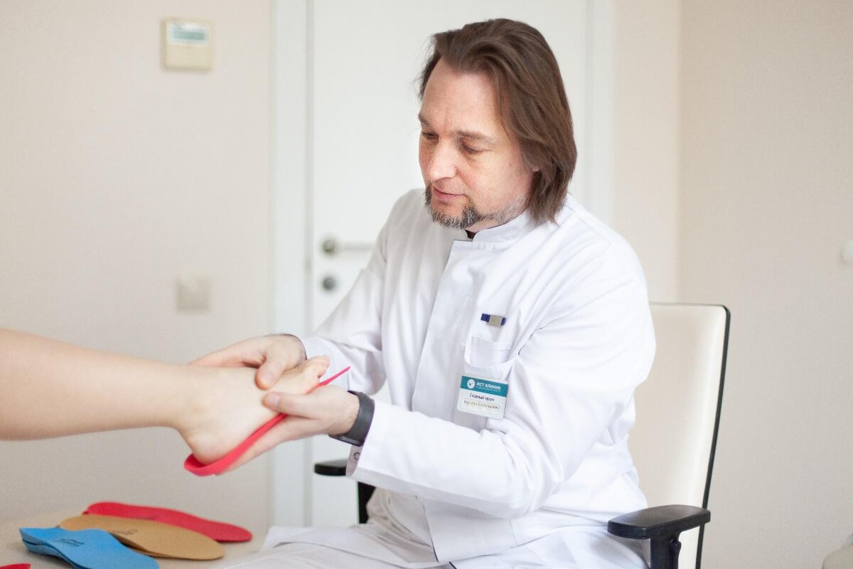 Ортопедические стельки не только создают комфортные условия для ходьбы, бега, стоячего положения, но и облегчают болевой синдром при пяточной шпоре, тендините ахилова сухожилия, метатарзалгии, плоскостопии