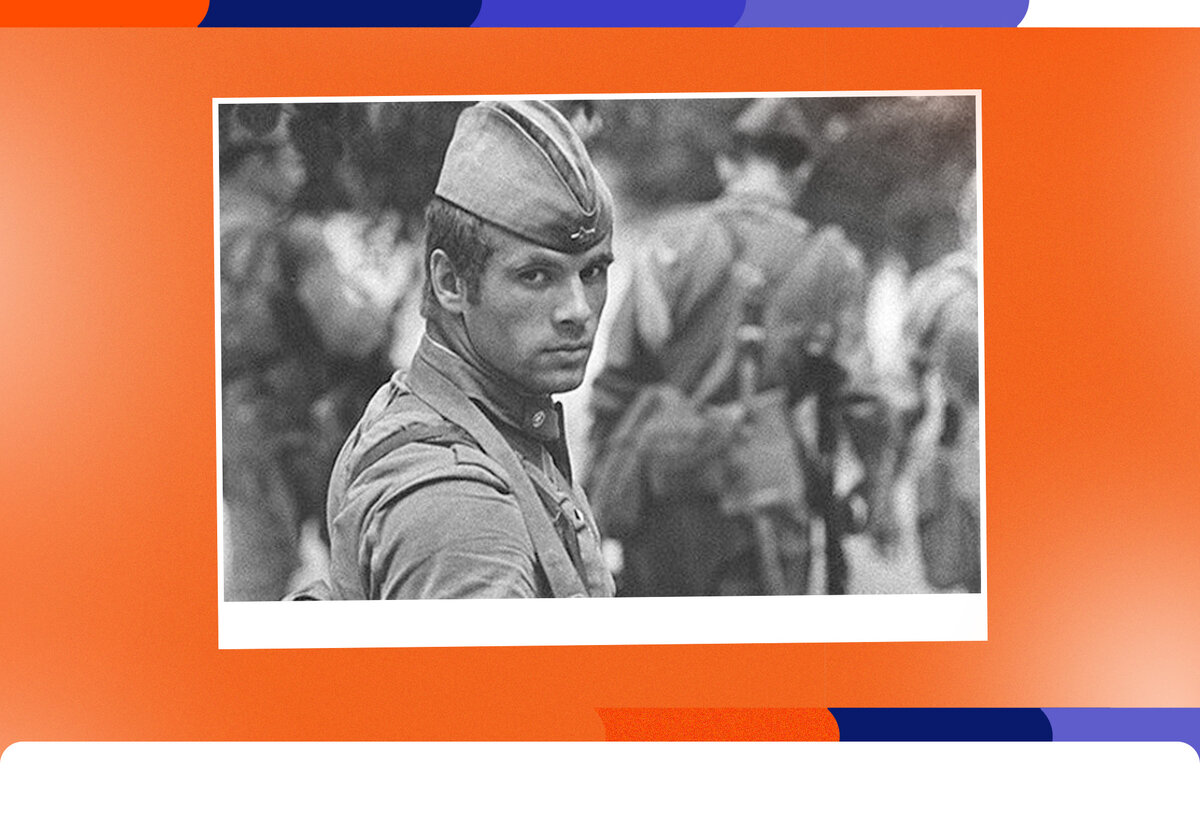 В 1976 году фотография советского солдата, опубликованная в английской газете Daily Mail, буквально взбудоражила весь мир. Снимок сделал признанный советский фотограф Владимир Вяткин.