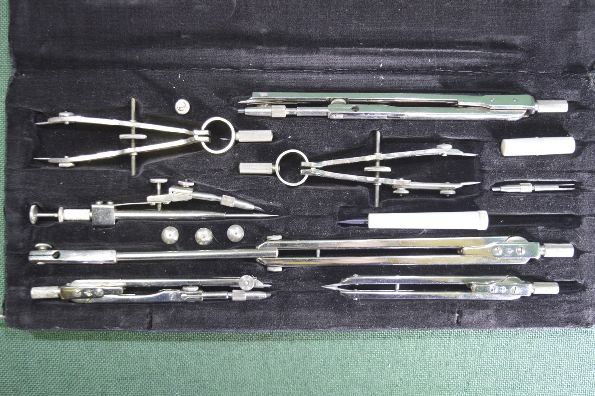 Готовальня — набор чертёжного инструмента