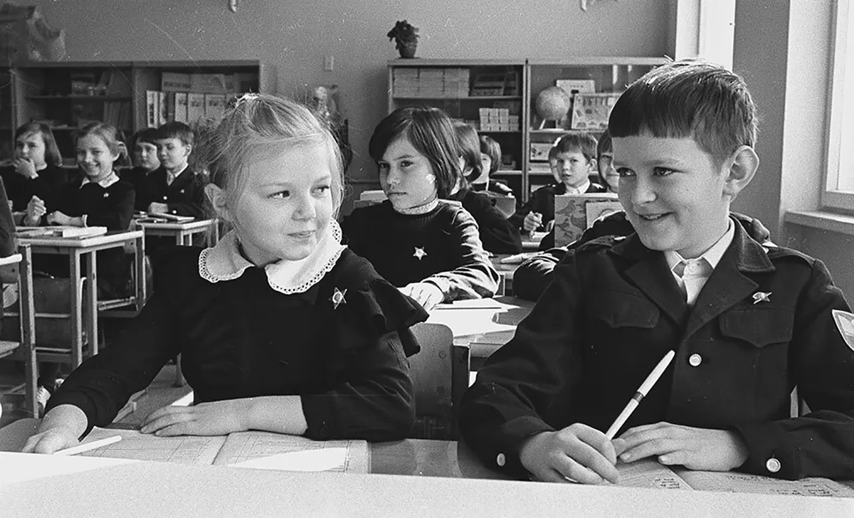 Советское образование считалось лучшим в мире. Причём считали таковым его не только в самом СССР, но и во всём мире (хоть и не признавали этого).