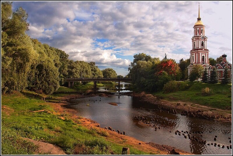 Собор в память Воскресения Иисуса Христа в городе Старая Русса. Яндекс картинки.