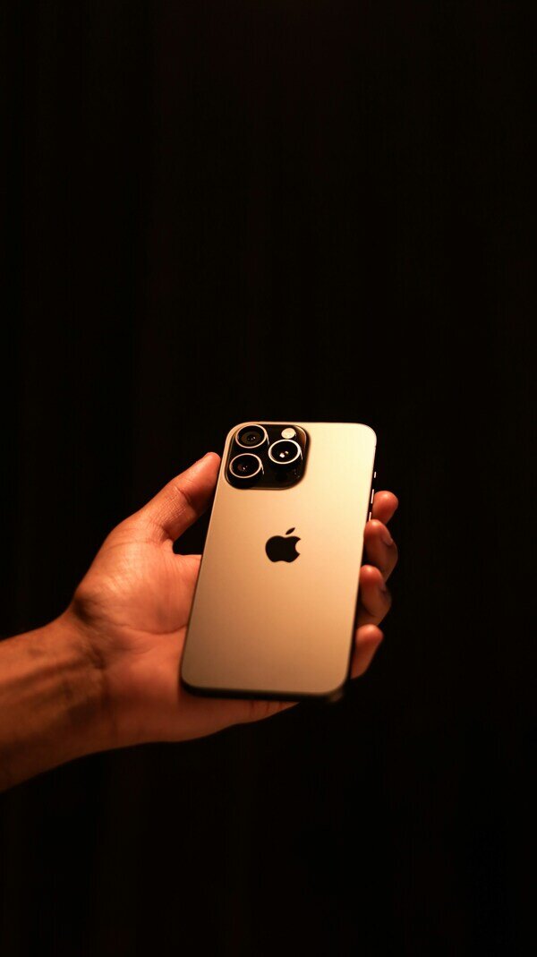 В сентябре 2023 года компания Apple представила новую линейку смартфонов iPhone 15, включающую четыре модели: iPhone 15, iPhone 15 Plus, iPhone 15 Pro и iPhone 15 Pro Max.-2