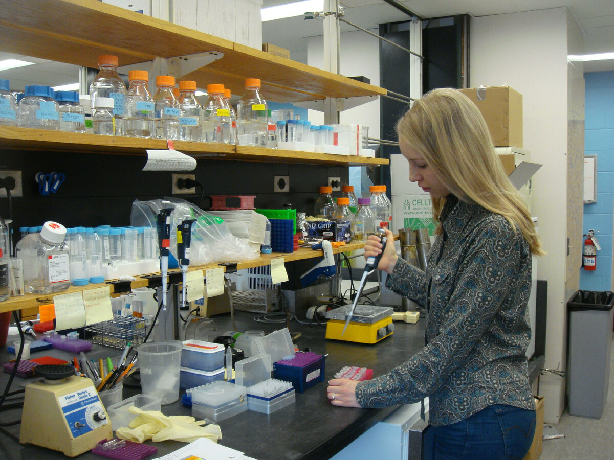 Да, я без халата