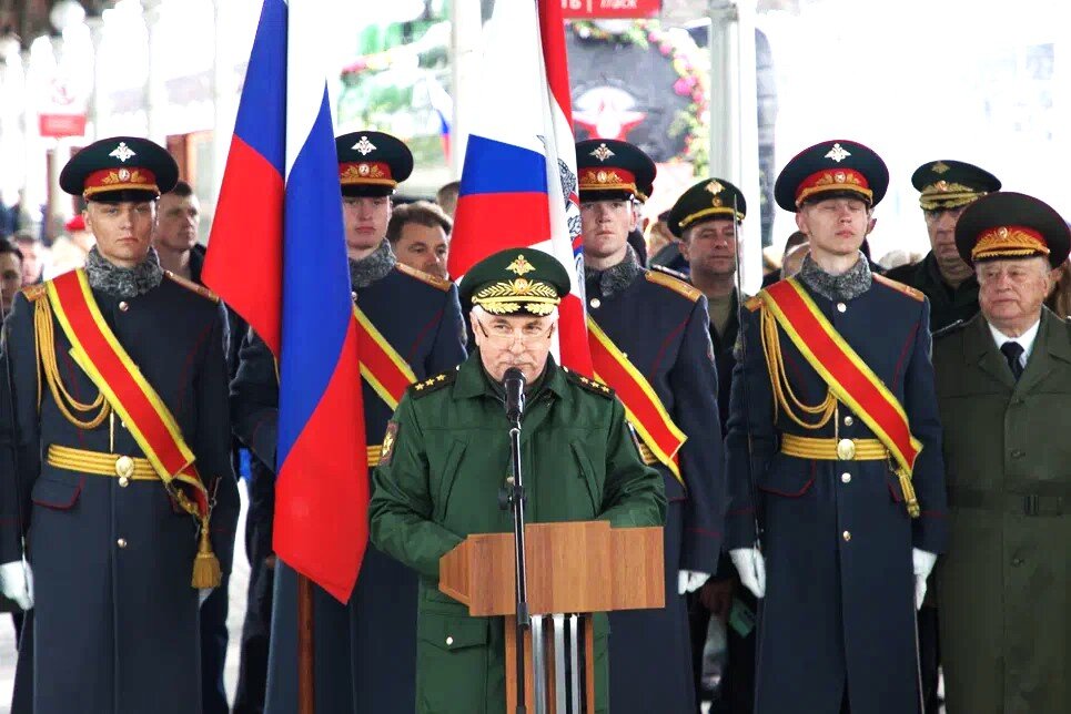 08.05.2024 г. На Белорусский вокзал накануне Дня Победы прибыл поезд Минобороны России «Сила в правде», в состав которого входит вагон «ЮНАРМИЯ: берем пример с лучших» и «ВКС».-2