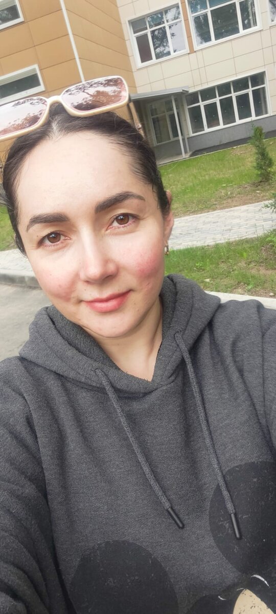 Казашка с толстыми щеками, по мнению сына