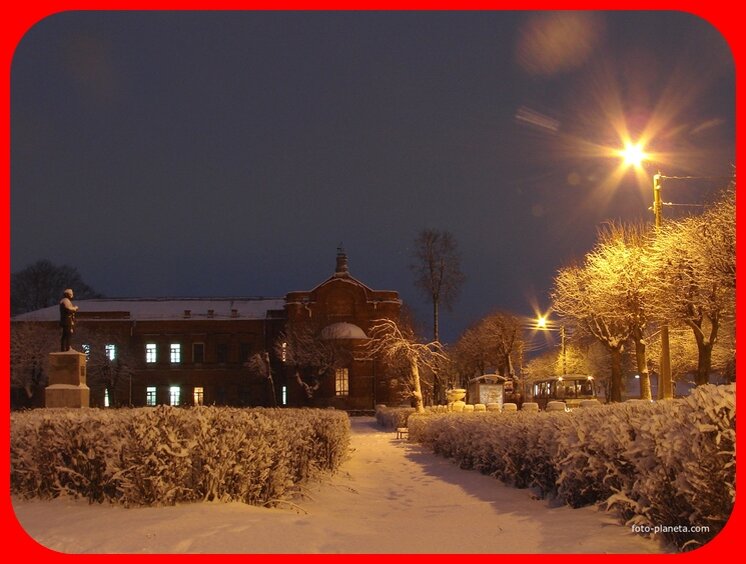 Родной город встретил Ларису мокрым снегом, гололедом и тусклым светом фонарей на улицах