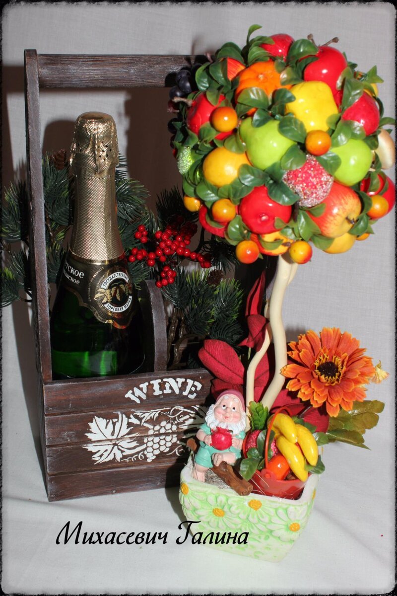 Такие деревца мне пришлись больше по душе, не только из- за гармоничности, но и из практических соображений. За ними удобно ухаживать, можно кисточкой смахивать пыль, при сильных загрязнениях даже мыть.