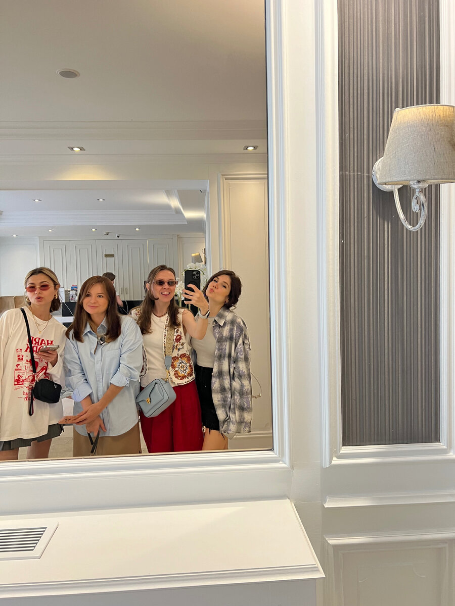 Традиционное фото после завтрака:)