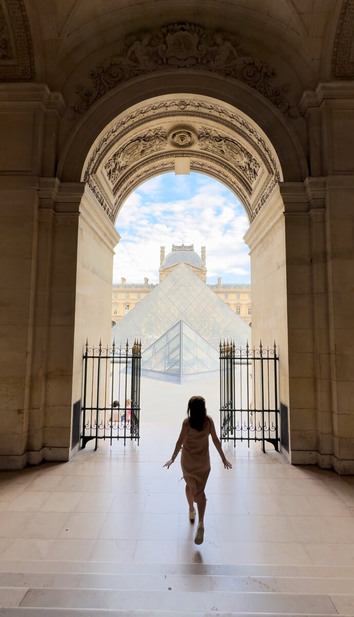 Насмотревшись на нас, остальные туристы встали в очередь, чтобы повторить такое фото