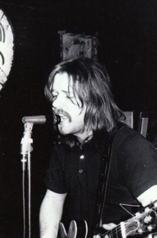 Гитарист и вокалист Alex P. J. Einarsson.