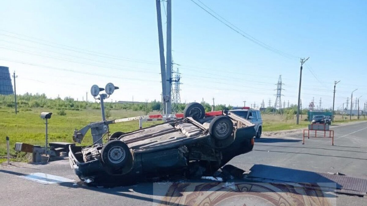    Под Саратовом на переезде ВАЗ врезался в шлагбаум и перевернулсяНовости Саратова и области – Сетевое издание «Репортер64»