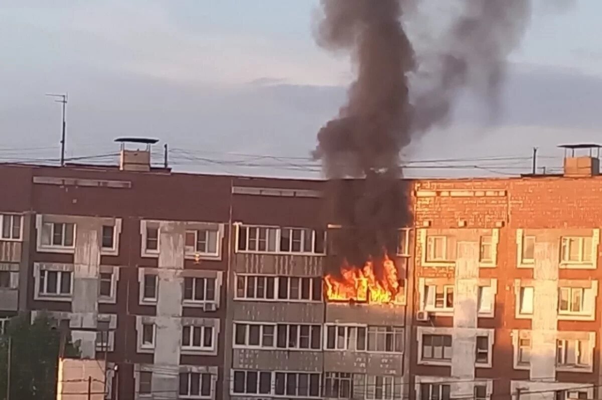    В многоэтажке на ул. Новоселов в Рязани произошел серьезный пожар